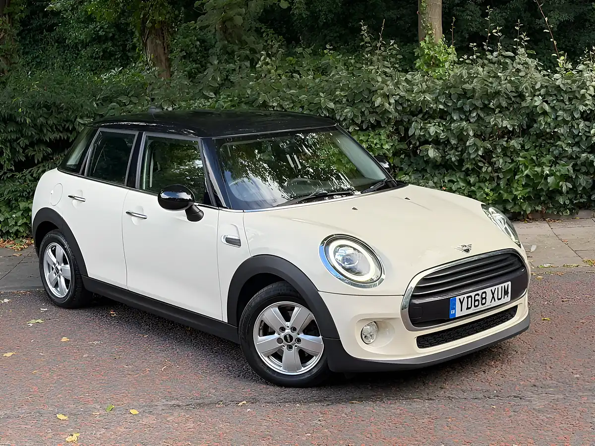 Used 2018 MINI Hatch Cooper White - Interior and Exterior details 4