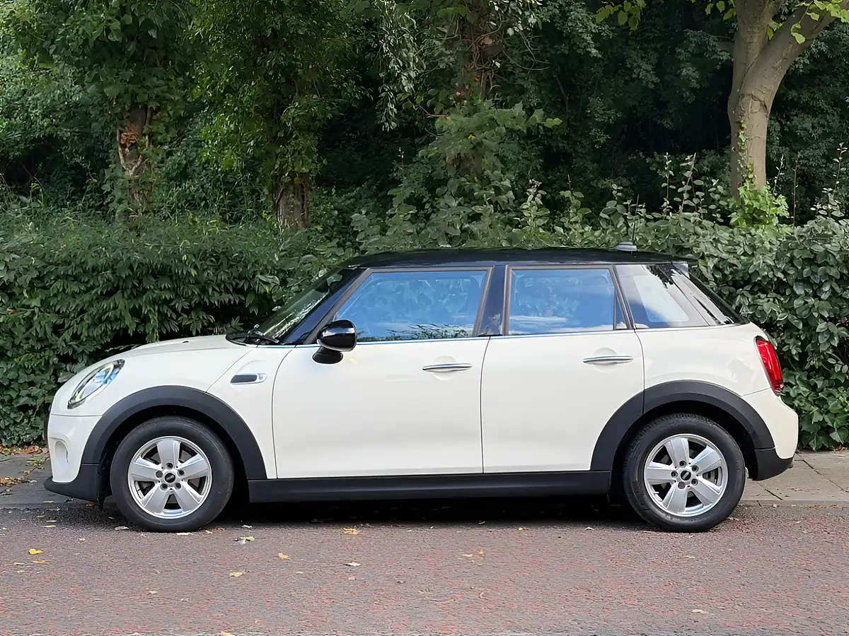 Used 2018 MINI Hatch Cooper White - Interior and Exterior details 9