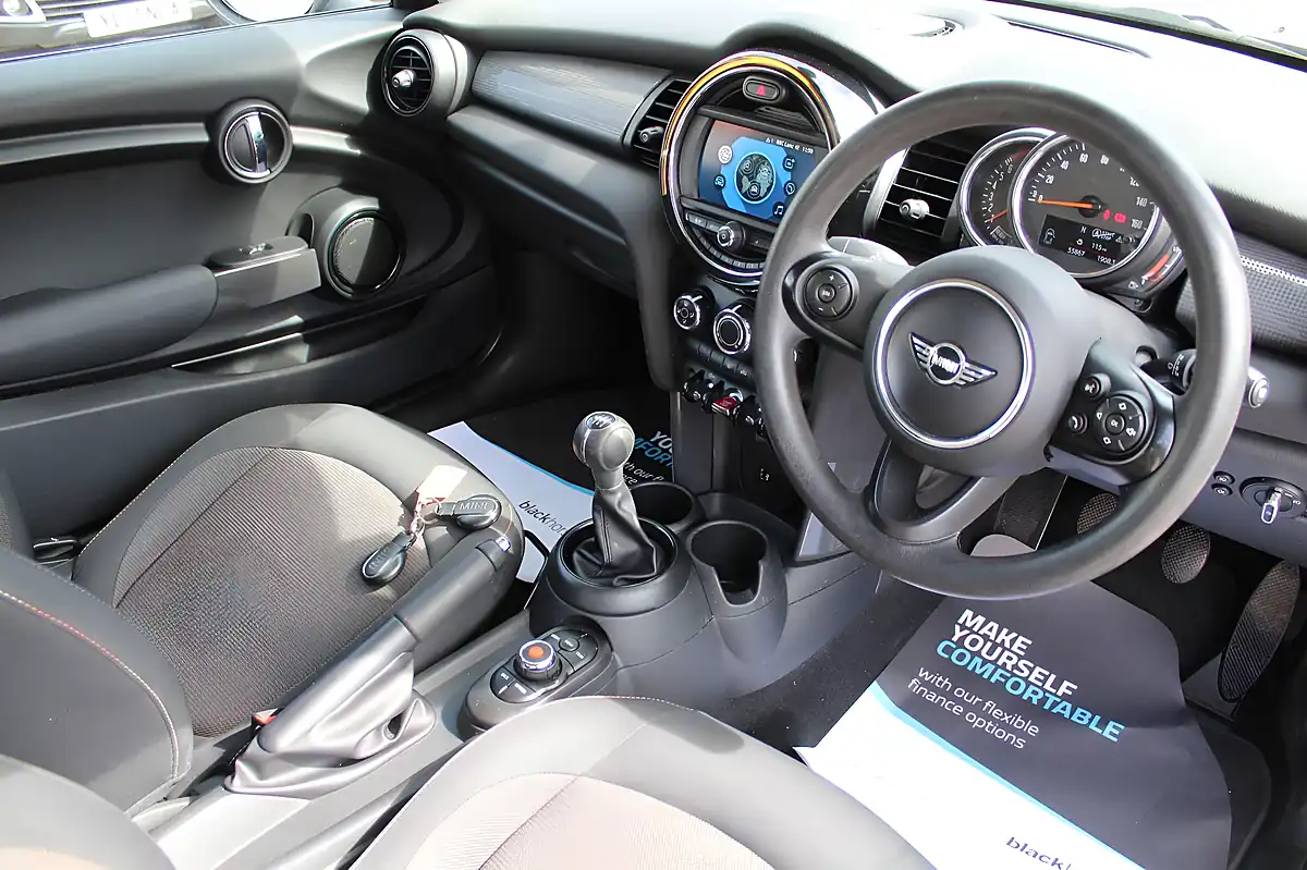 Used 2018 MINI Hatch Cooper White - Interior and Exterior details 10
