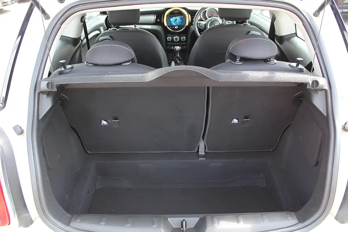 Used 2018 MINI Hatch Cooper White - Interior and Exterior details 16