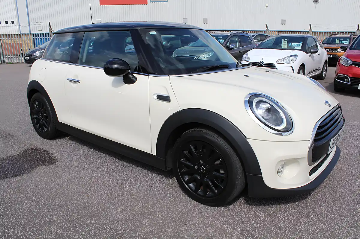 Used 2018 MINI Hatch Cooper White - Interior and Exterior details 2