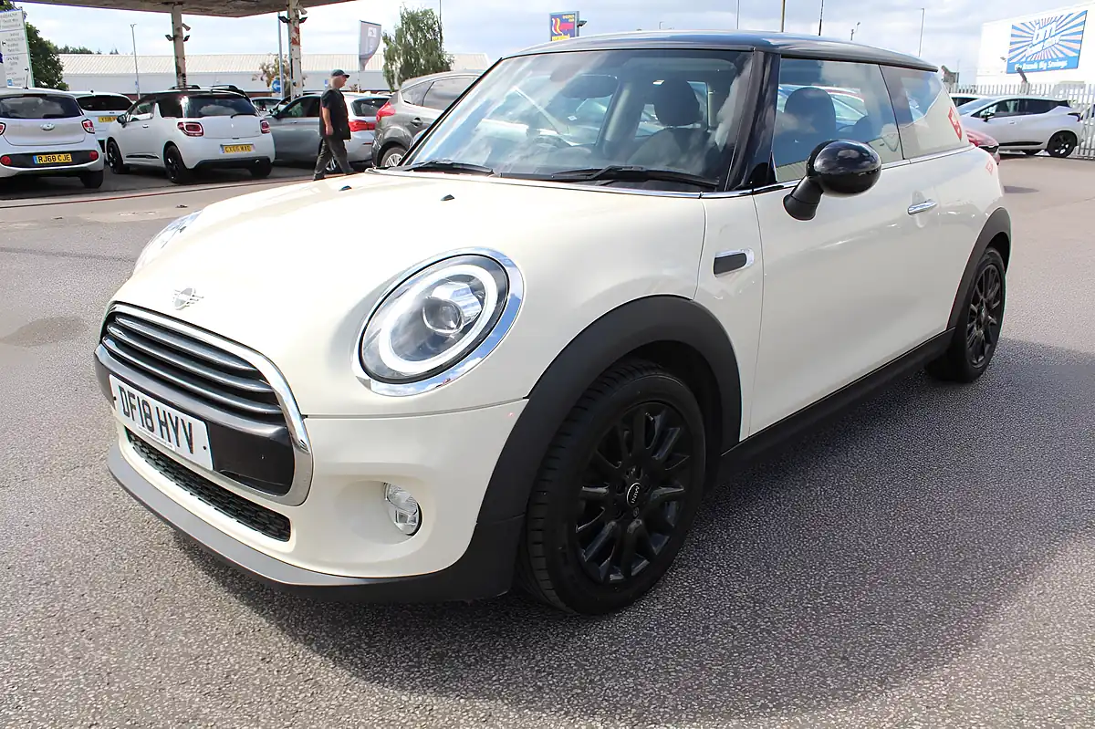 Used 2018 MINI Hatch Cooper White - Interior and Exterior details 7