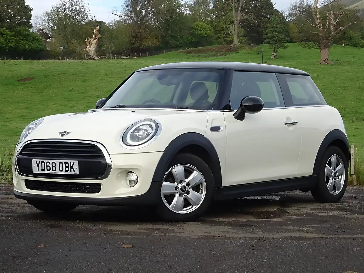 Used 2018 MINI Hatch Cooper White - Interior and Exterior details 10