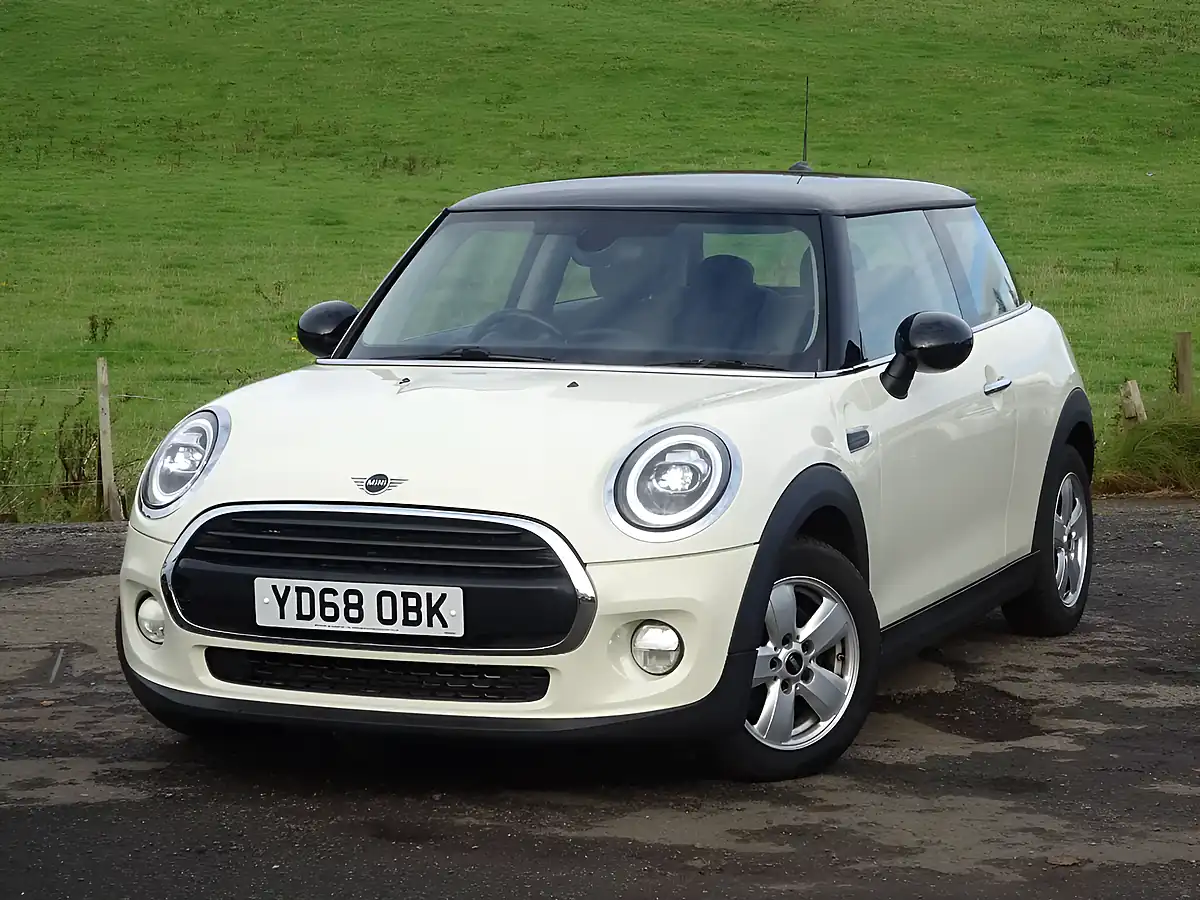Used 2018 MINI Hatch Cooper White - Interior and Exterior details 11