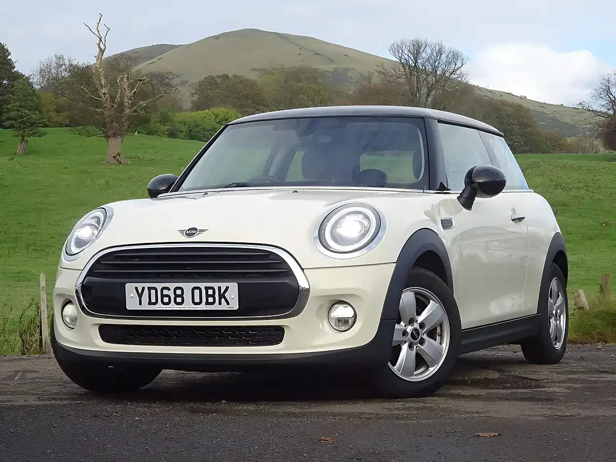 Used 2018 MINI Hatch Cooper White - Interior and Exterior details 12