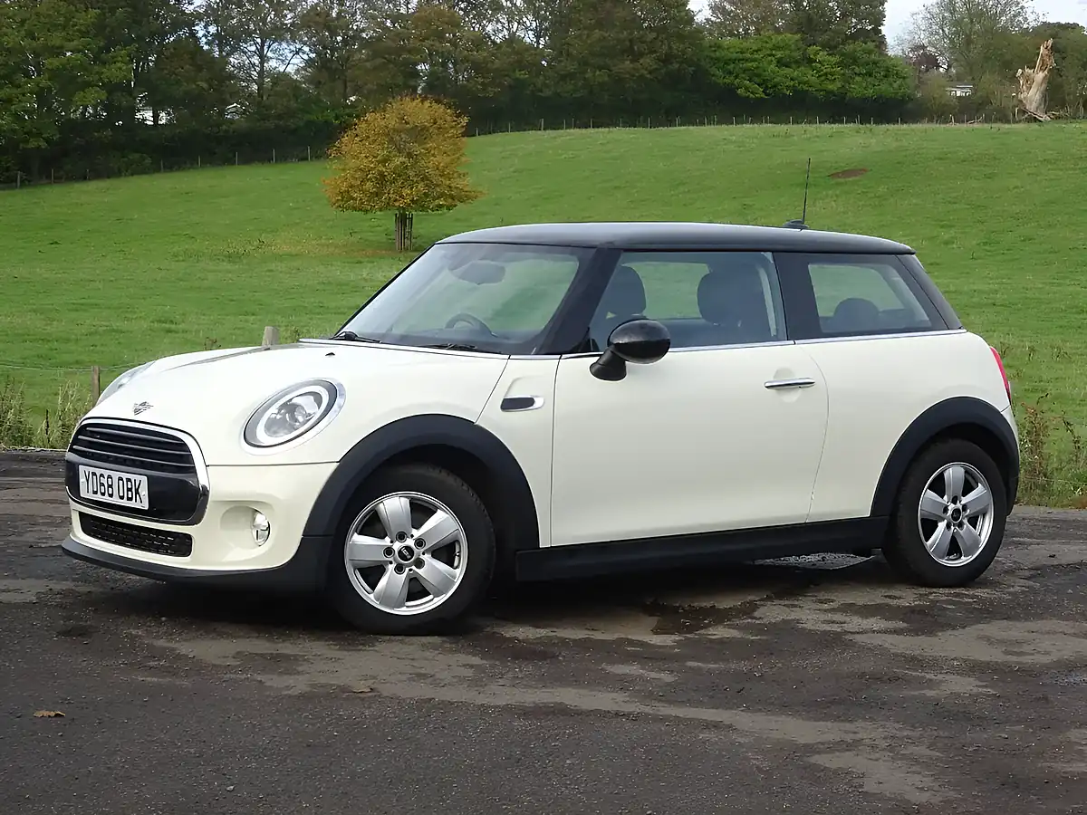 Used 2018 MINI Hatch Cooper White - Interior and Exterior details 13