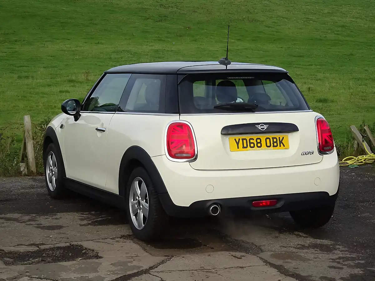 Used 2018 MINI Hatch Cooper White - Interior and Exterior details 14