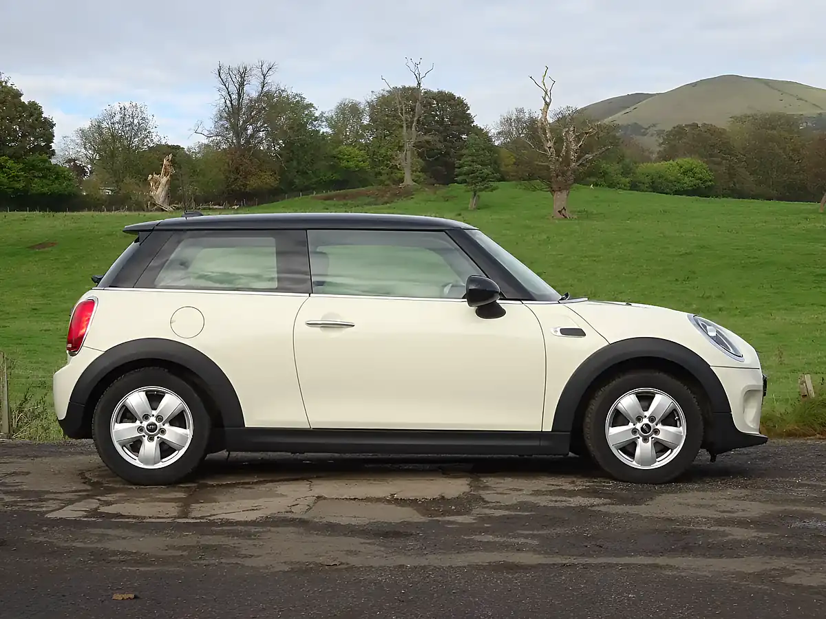 Used 2018 MINI Hatch Cooper White - Interior and Exterior details 15