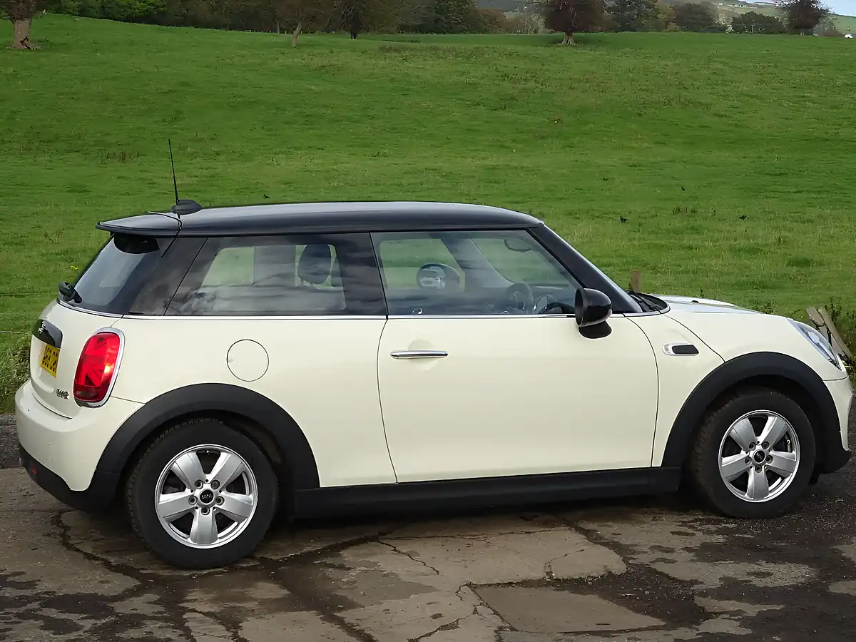 Used 2018 MINI Hatch Cooper White - Interior and Exterior details 17