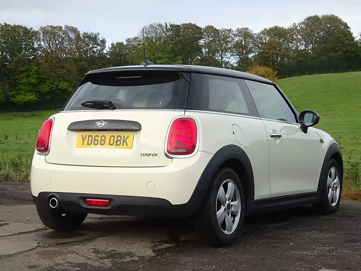 Used 2018 MINI Hatch Cooper White - Interior and Exterior details 18