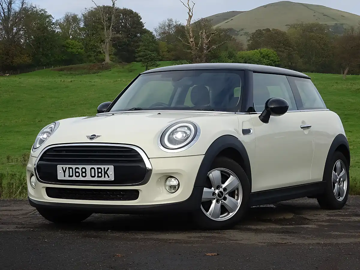 Used 2018 MINI Hatch Cooper White - Interior and Exterior details 2