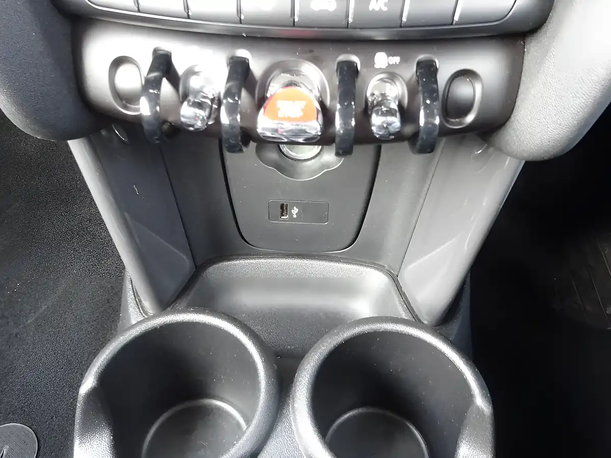 Used 2018 MINI Hatch Cooper White - Interior and Exterior details 20