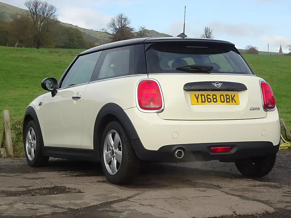 Used 2018 MINI Hatch Cooper White - Interior and Exterior details 3