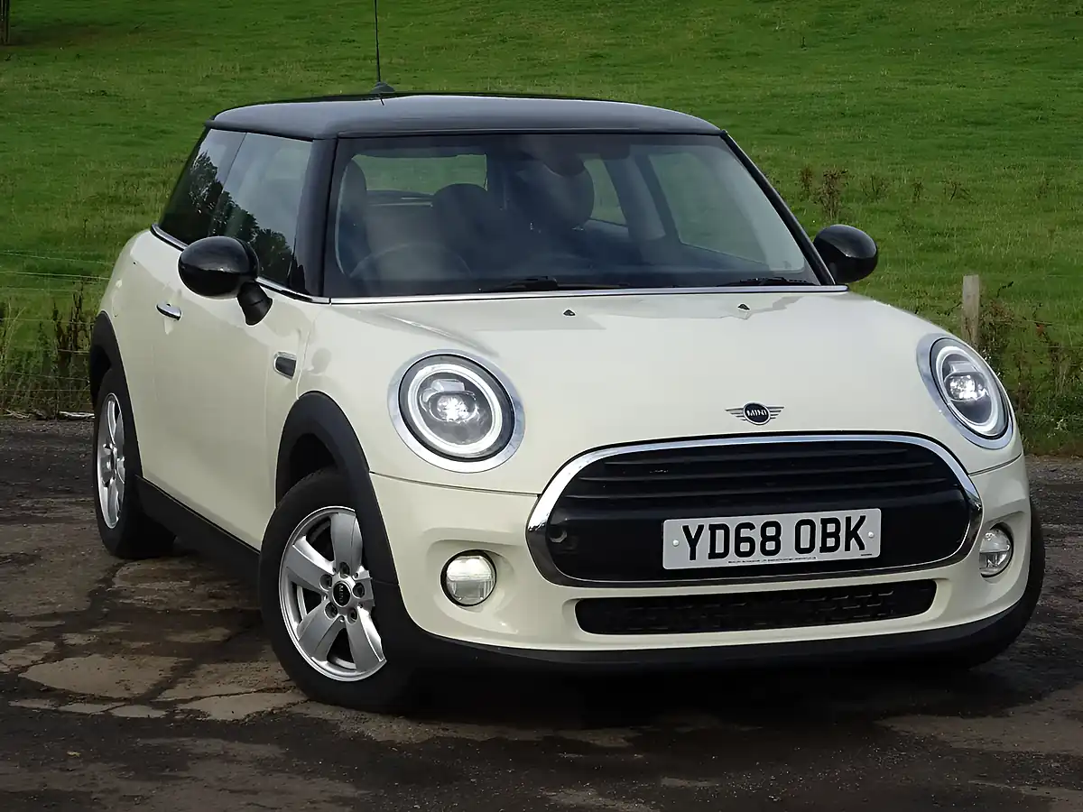 Used 2018 MINI Hatch Cooper White - Interior and Exterior details 7