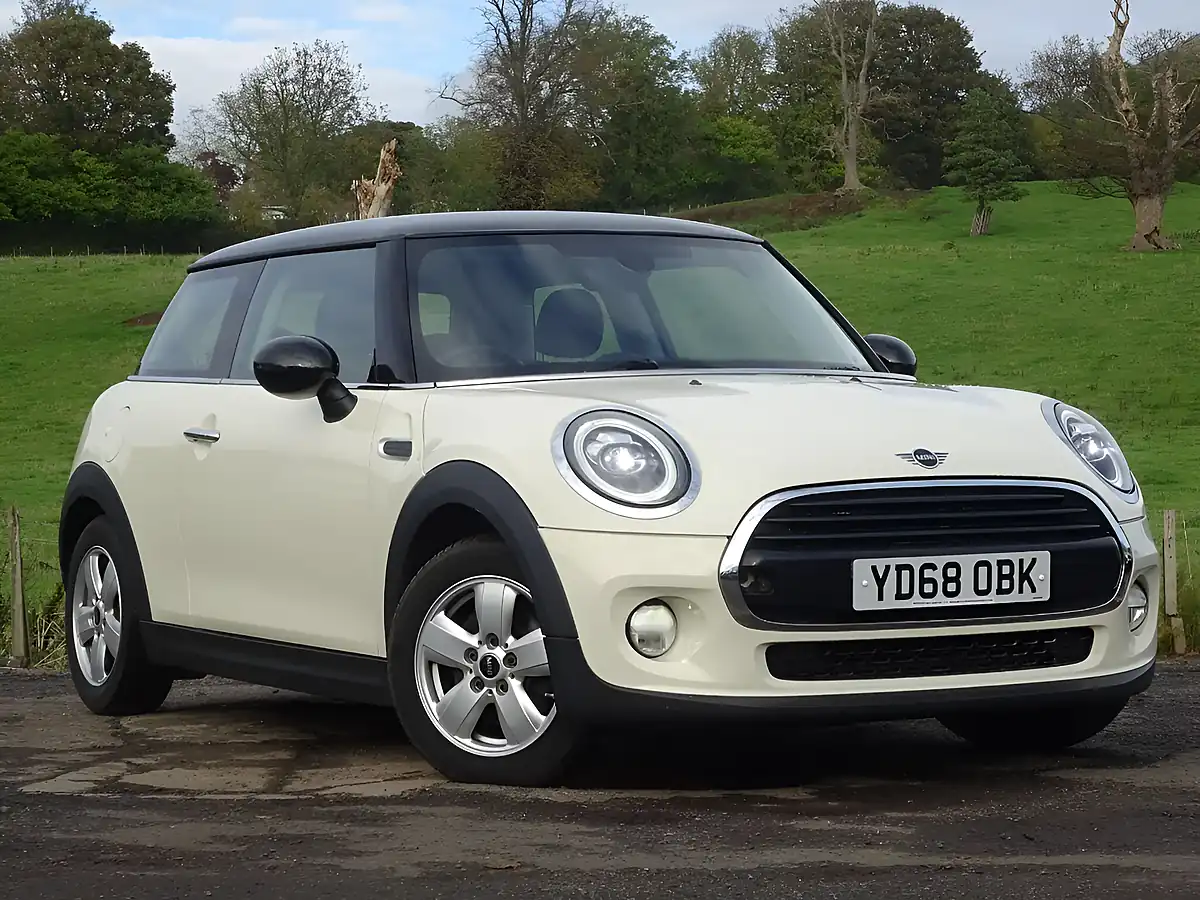 Used 2018 MINI Hatch Cooper White - Interior and Exterior details 8