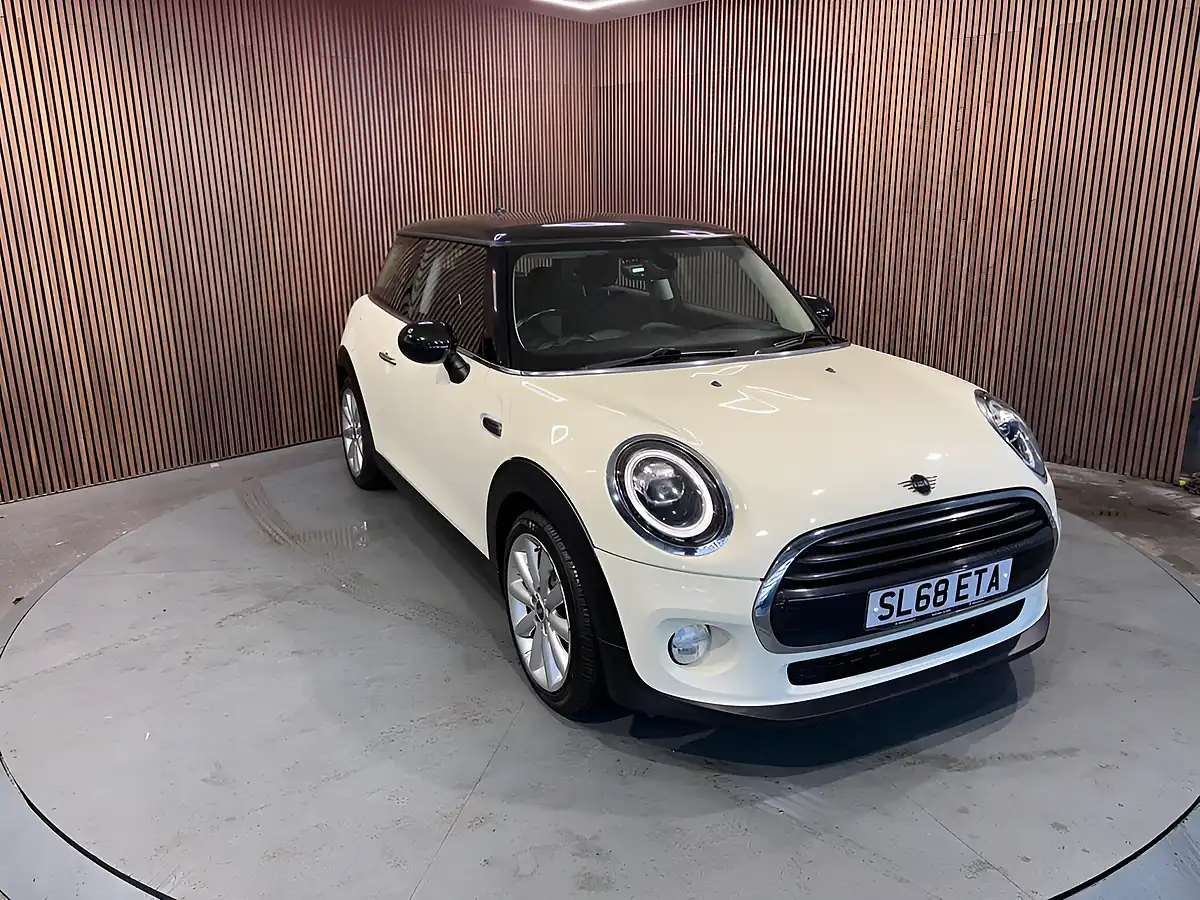Used 2018 MINI Hatch Cooper White - Front View