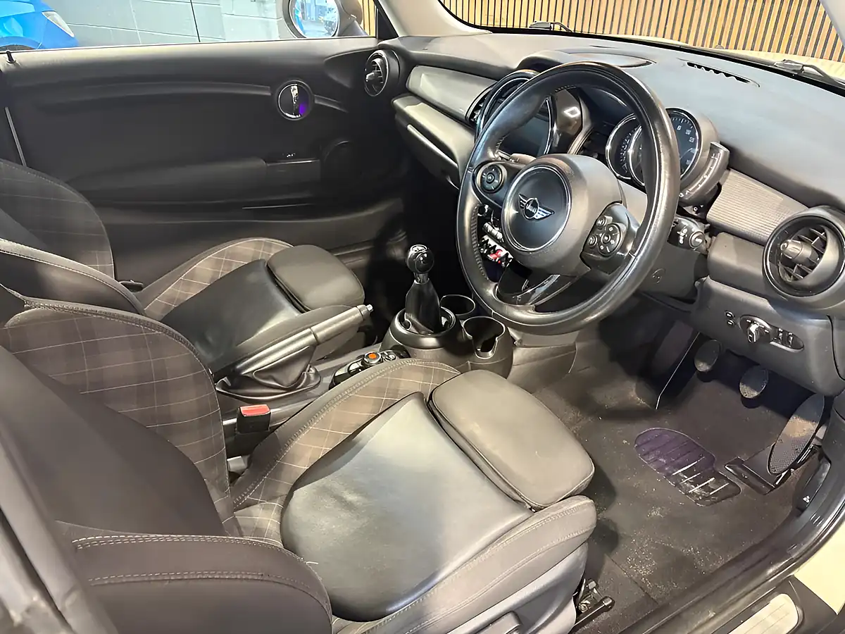Used 2018 MINI Hatch Cooper White - Interior and Exterior details 12