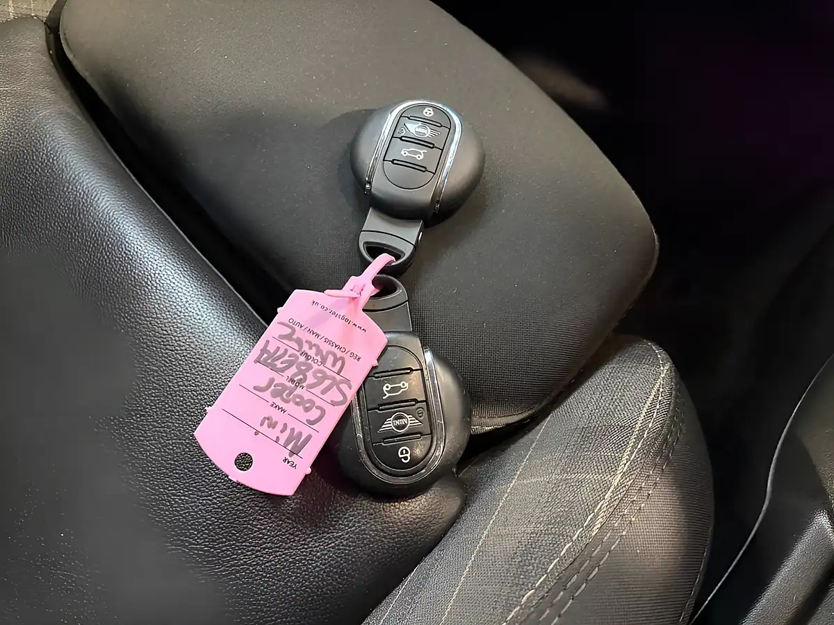Used 2018 MINI Hatch Cooper White - Interior and Exterior details 16