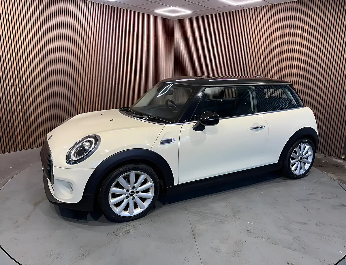 Used 2018 MINI Hatch Cooper White - Interior and Exterior details 3