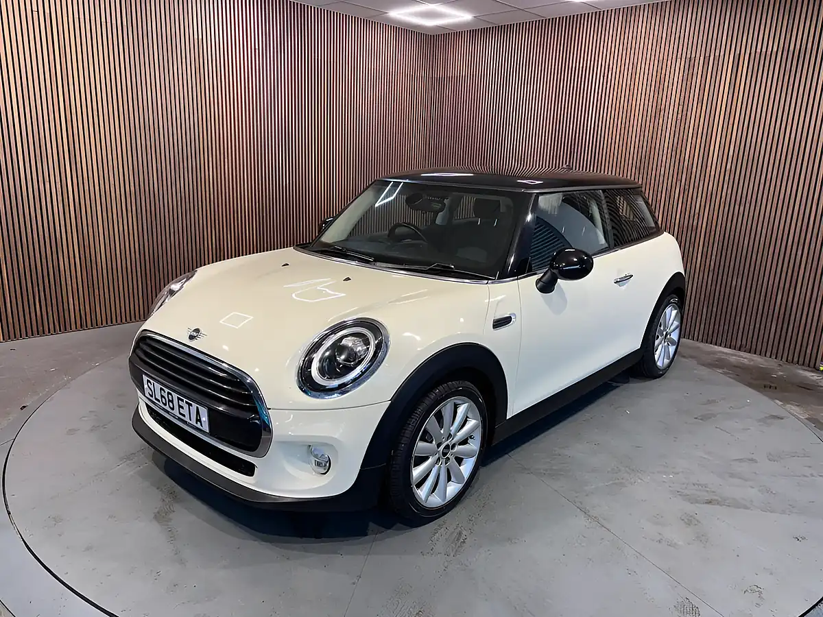 Used 2018 MINI Hatch Cooper White - Interior and Exterior details 6