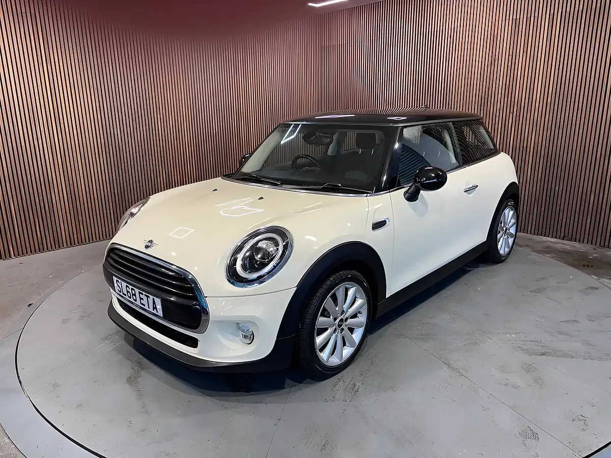 Used 2018 MINI Hatch Cooper White - Interior and Exterior details 7