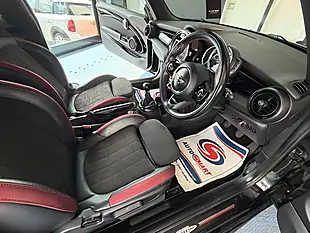 Used 2018 MINI Hatch One Black - Interior and Exterior details 10