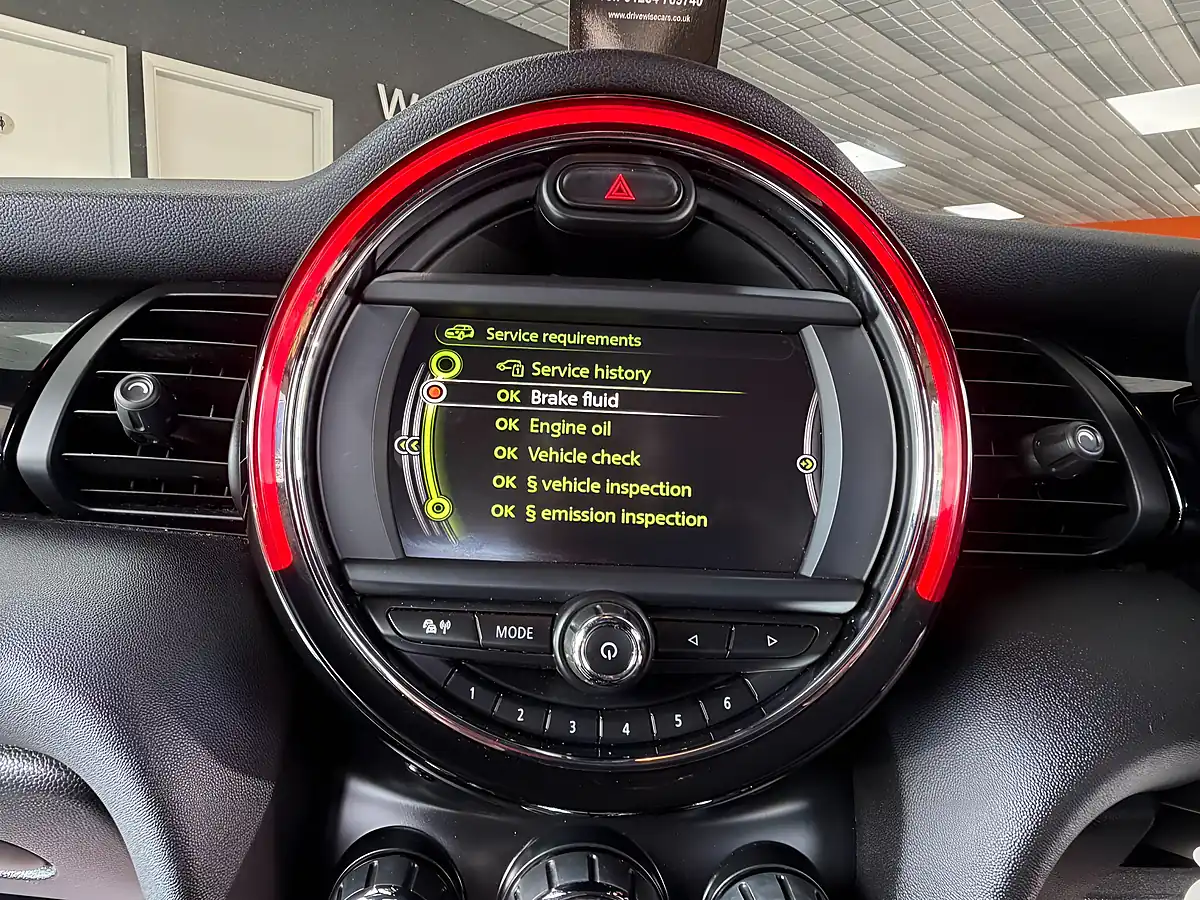 Used 2018 MINI Hatch One Black - Interior and Exterior details 13