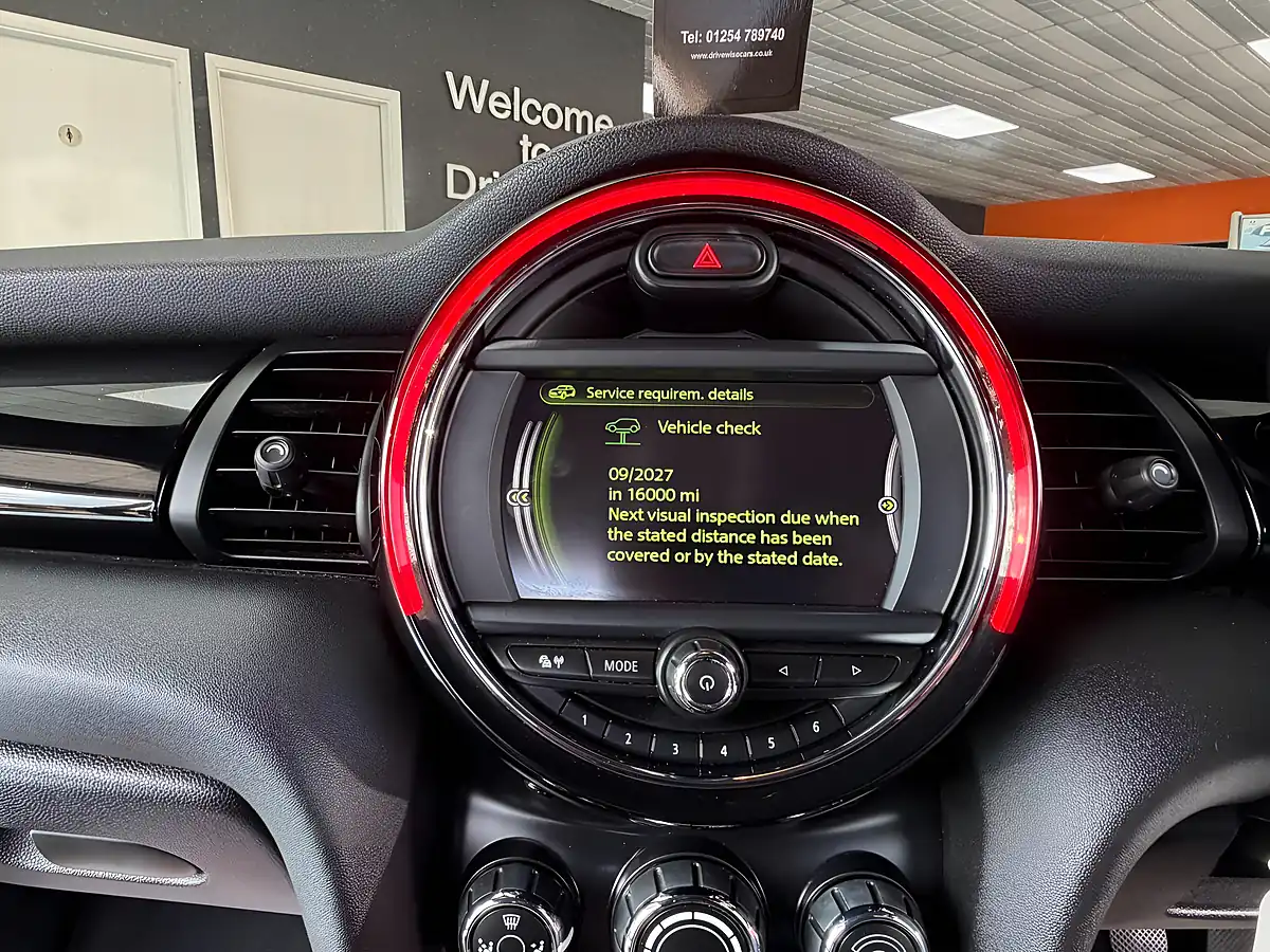 Used 2018 MINI Hatch One Black - Interior and Exterior details 14