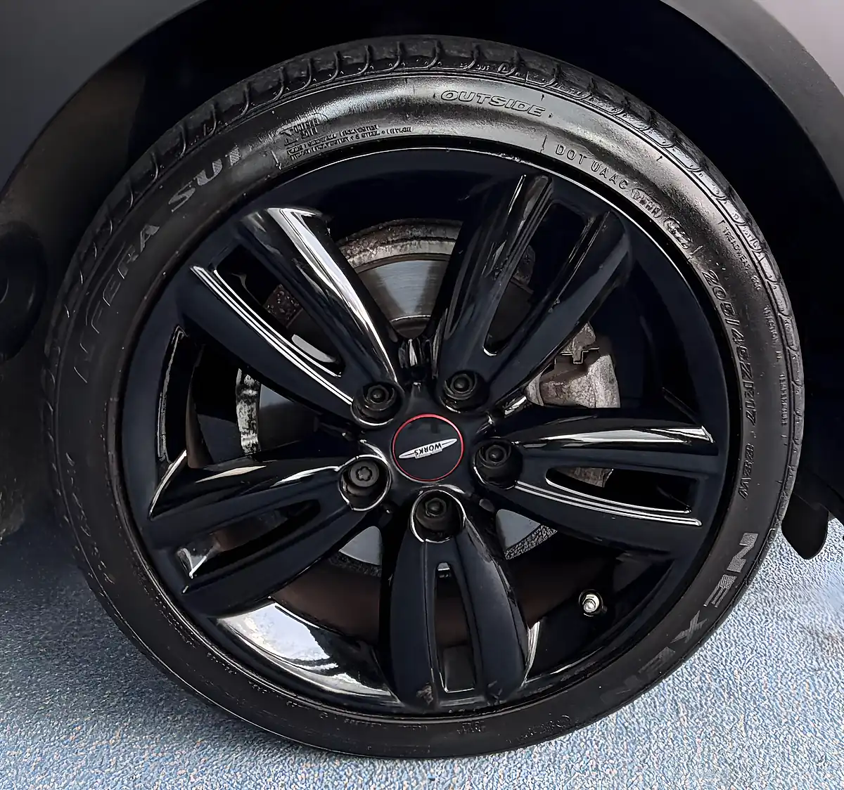 Used 2018 MINI Hatch One Black - Interior and Exterior details 17
