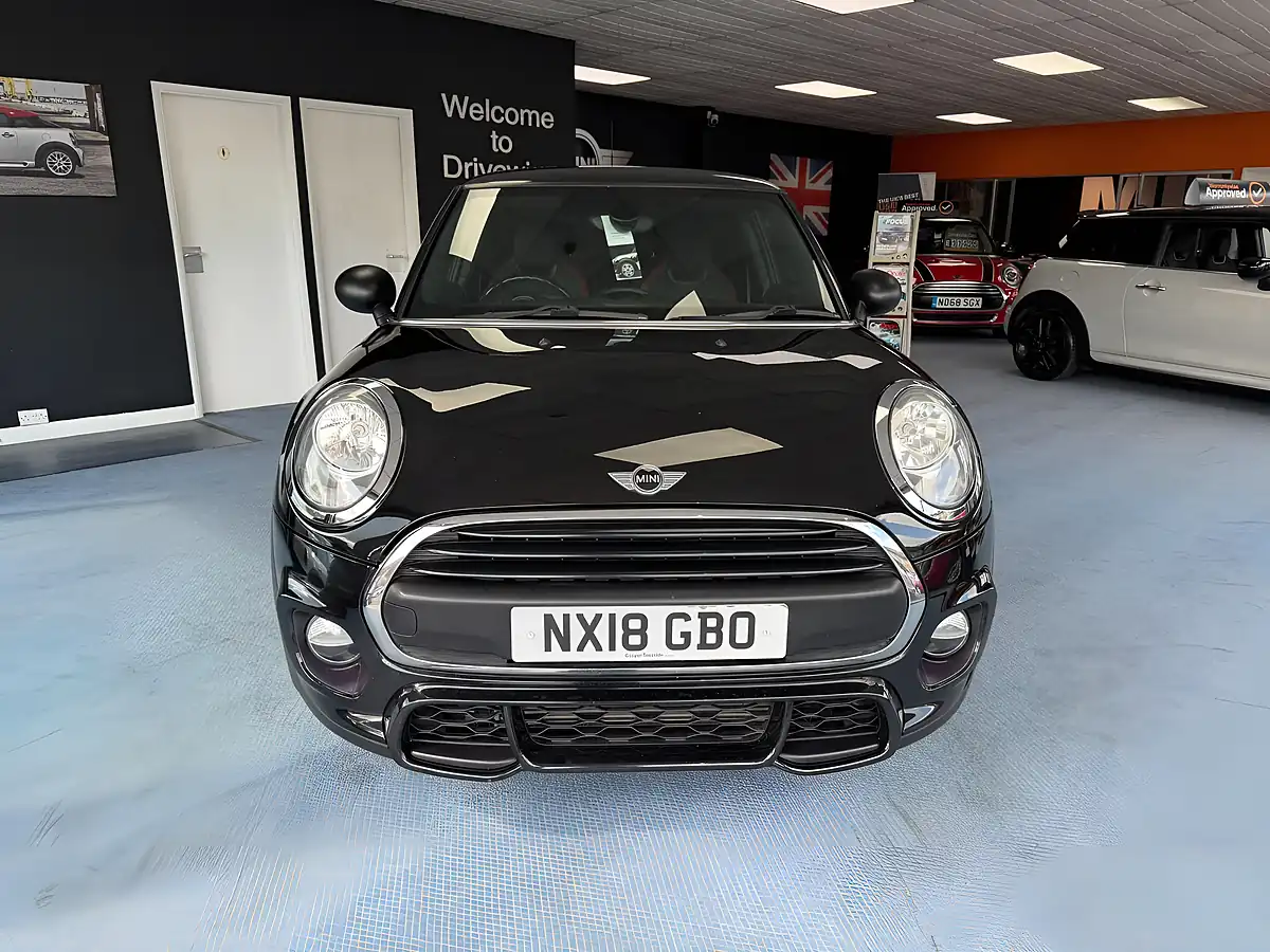 Used 2018 MINI Hatch One Black - Interior and Exterior details 4