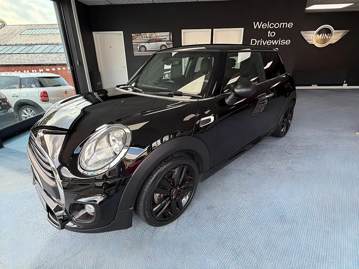 Used 2018 MINI Hatch One Black - Interior and Exterior details 5