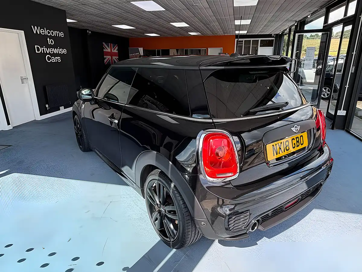Used 2018 MINI Hatch One Black - Interior and Exterior details 7