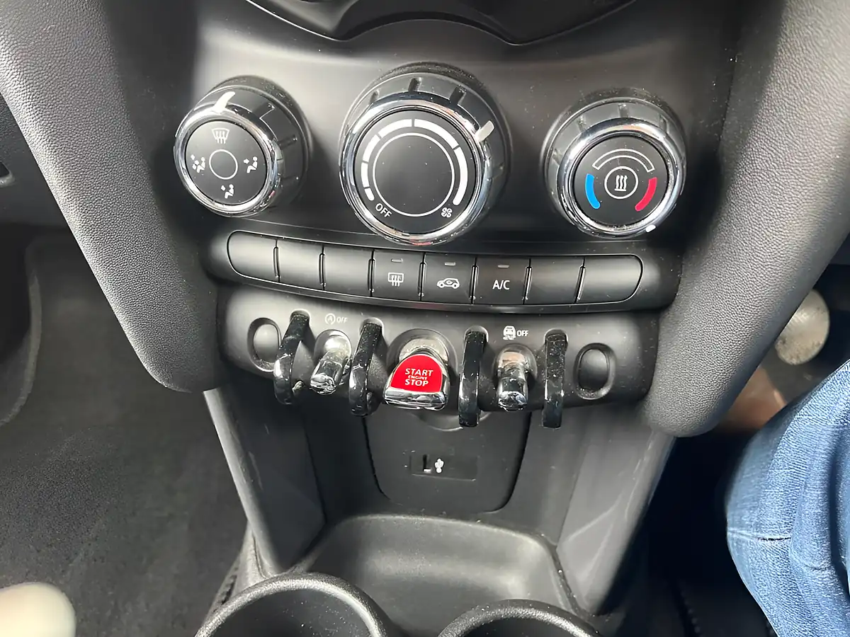Used 2018 MINI Hatch One White - Interior and Exterior details 10