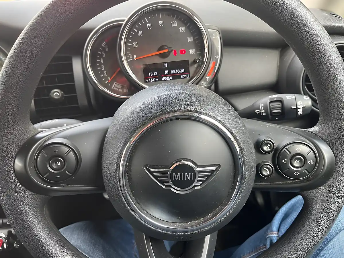 Used 2018 MINI Hatch One White - Interior and Exterior details 11