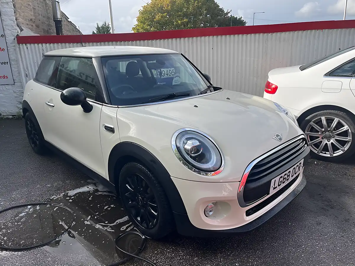Used 2018 MINI Hatch One White - Interior and Exterior details 2