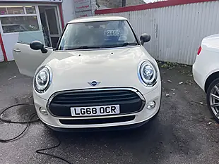 Used 2018 MINI Hatch One White - Interior and Exterior details 4