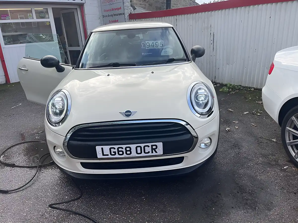 Used 2018 MINI Hatch One White - Interior and Exterior details 4