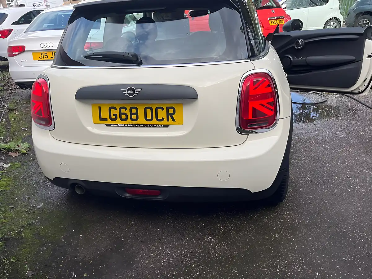 Used 2018 MINI Hatch One White - Interior and Exterior details 5