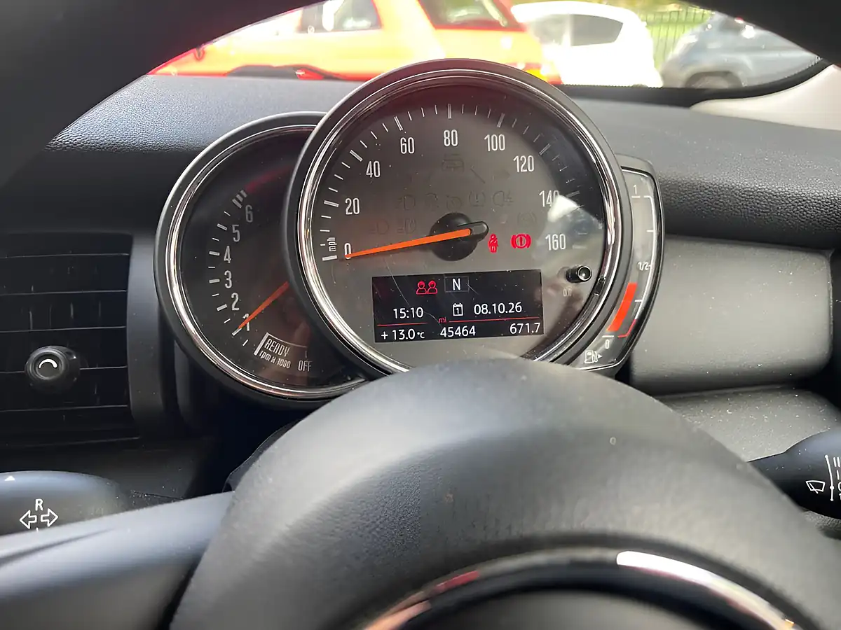 Used 2018 MINI Hatch One White - Interior and Exterior details 6
