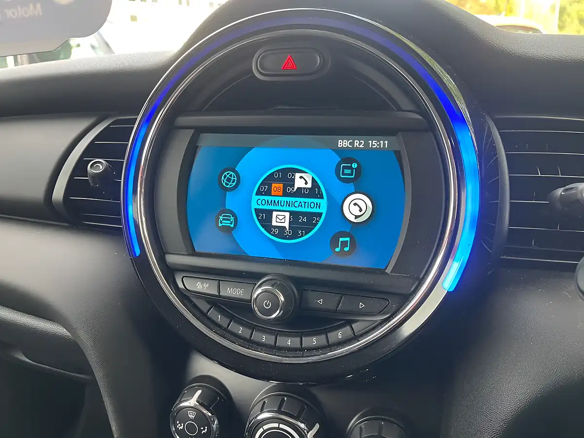 Used 2018 MINI Hatch One White - Interior and Exterior details 8