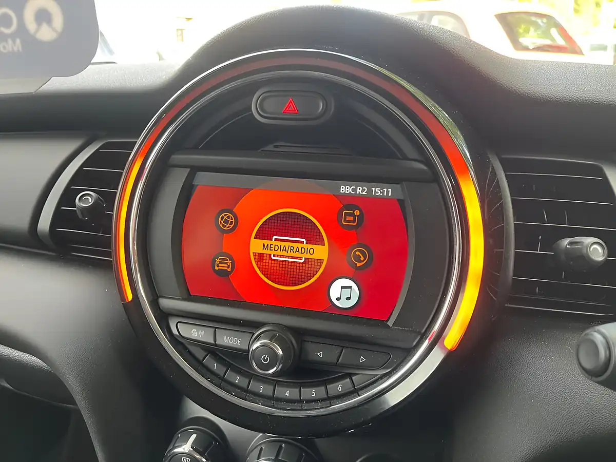 Used 2018 MINI Hatch One White - Interior and Exterior details 9
