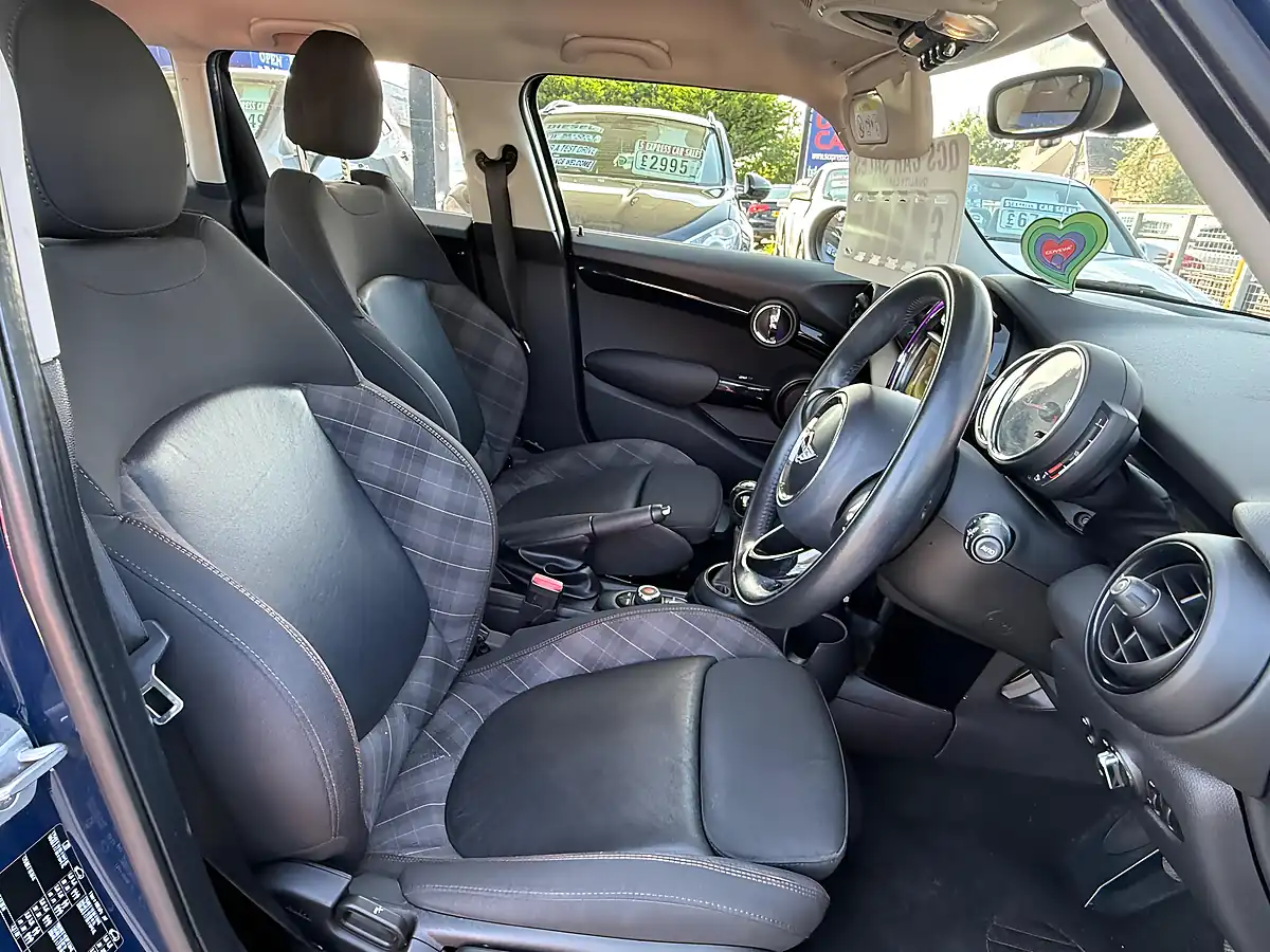 Used 2018 MINI Hatch Seven Blue - Interior and Exterior details 14