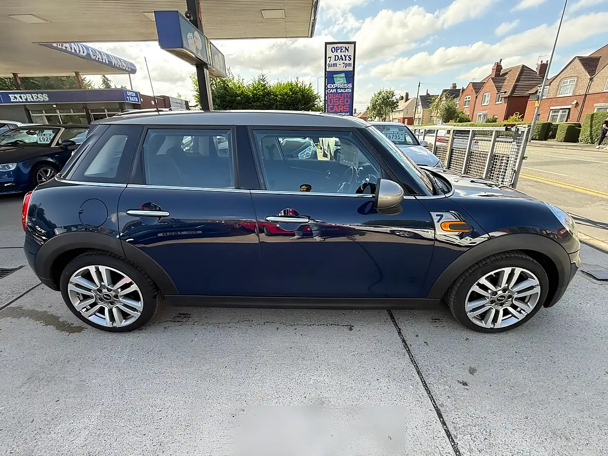 Used 2018 MINI Hatch Seven Blue - Interior and Exterior details 2