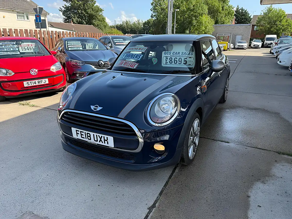 Used 2018 MINI Hatch Seven Blue - Interior and Exterior details 7