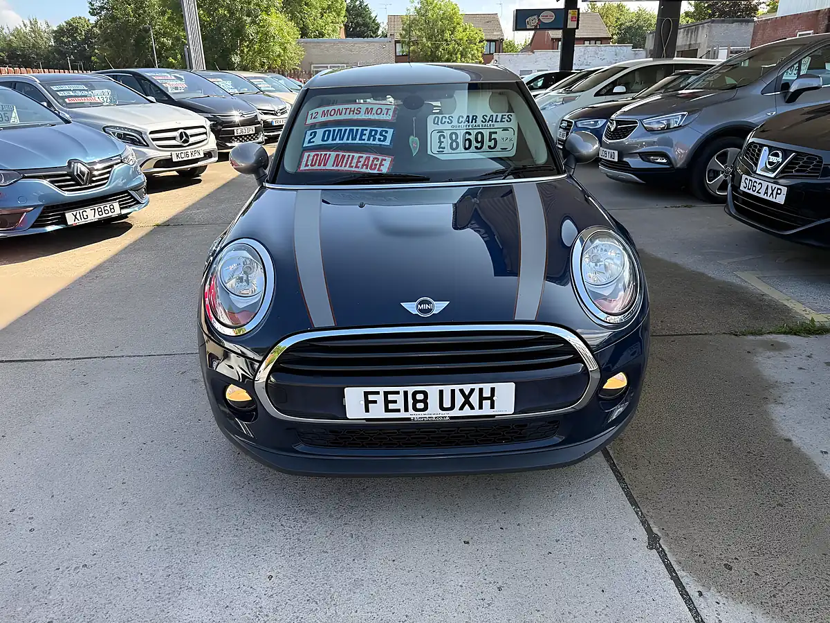 Used 2018 MINI Hatch Seven Blue - Interior and Exterior details 8