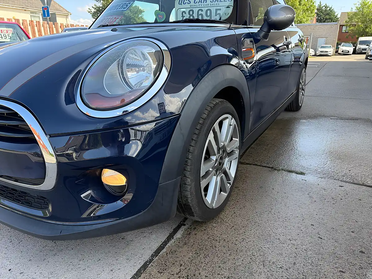 Used 2018 MINI Hatch Seven Blue - Interior and Exterior details 9