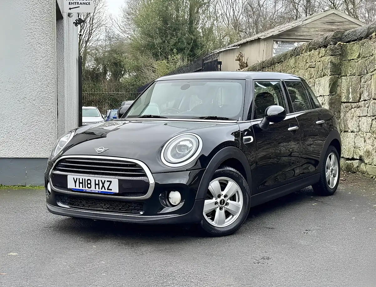 Used 2018 MINI Hatchback Cooper Black - Interior and Exterior details 4