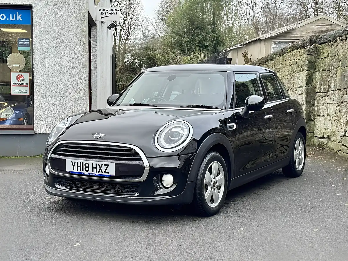 Used 2018 MINI Hatchback Cooper Black - Interior and Exterior details 9