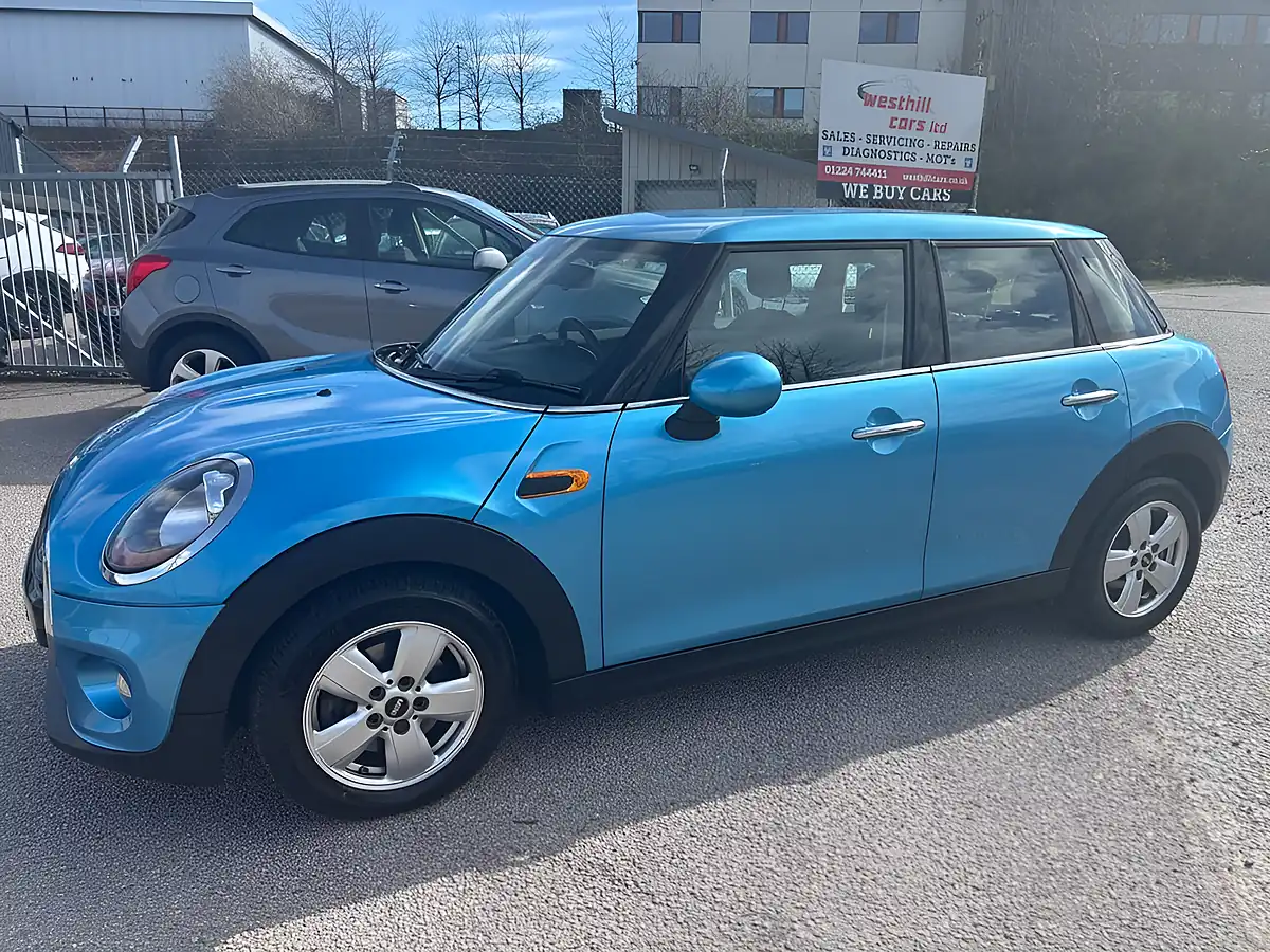 Used 2018 MINI Hatchback Cooper Blue - Interior and Exterior details 14