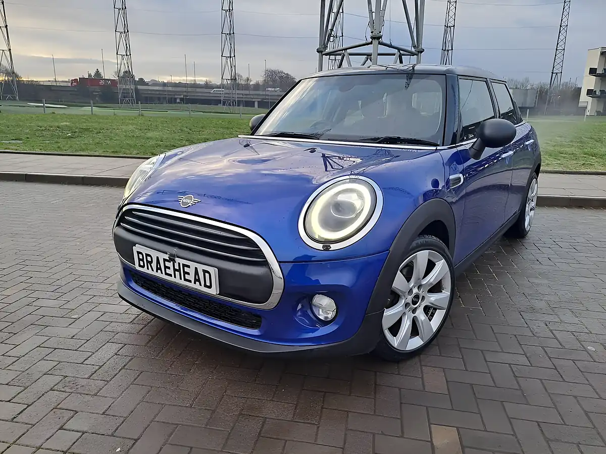 Used 2018 MINI Hatchback One Blue - Front View